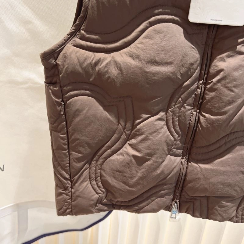 Vibrant Moncler Down Jackets 145077