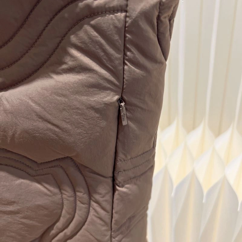 Vibrant Moncler Down Jackets 145077