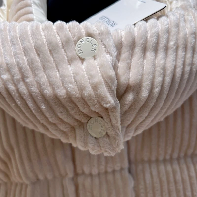 Moncler Down Jackets TimelessDesign 145084
