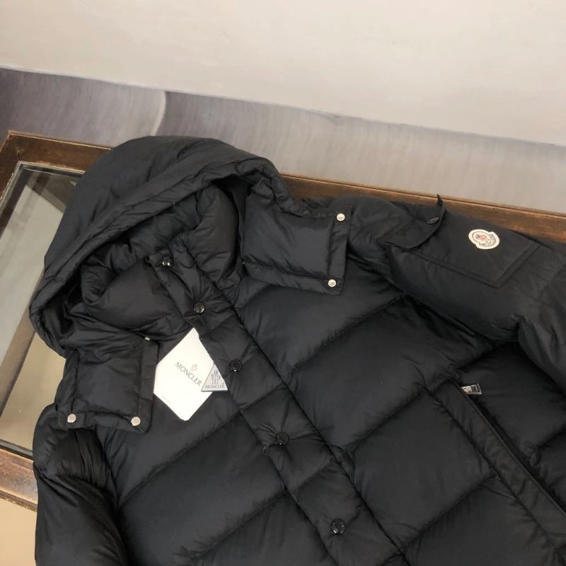 Moncler Down Jackets UrbanChic 145078