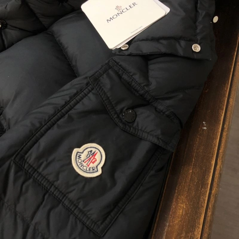 Moncler Down Jackets UrbanChic 145078