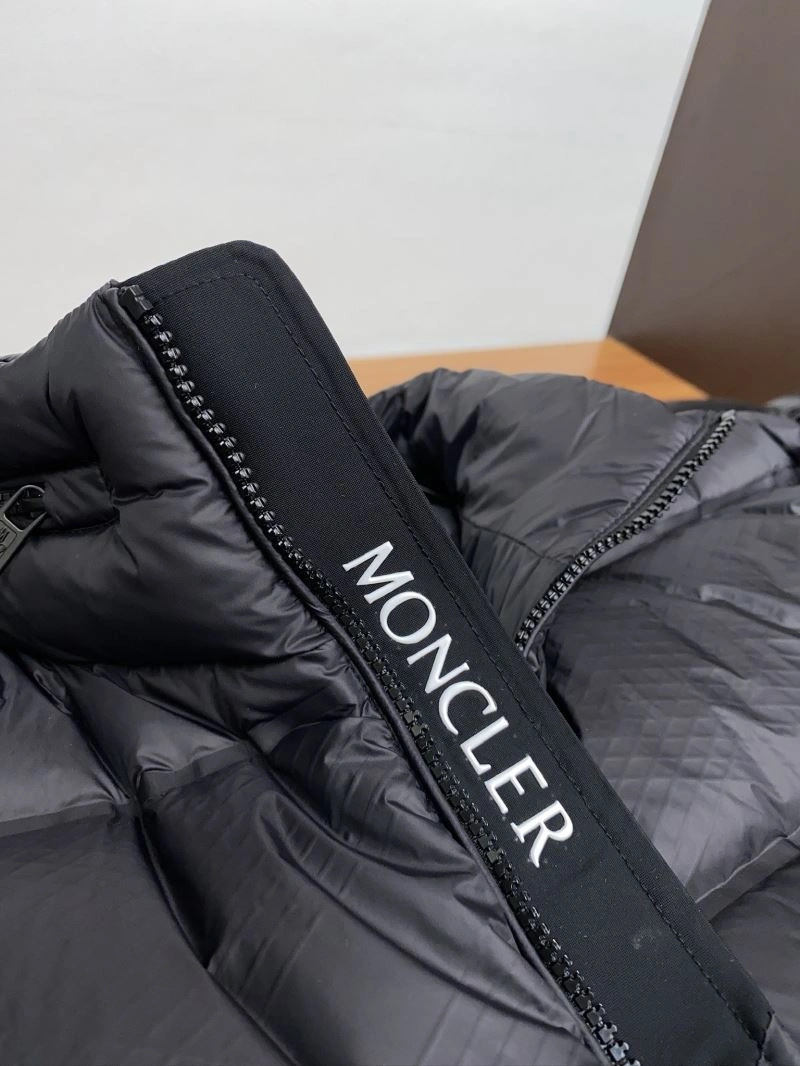 Moncler Down Jackets EasyMatch 145065