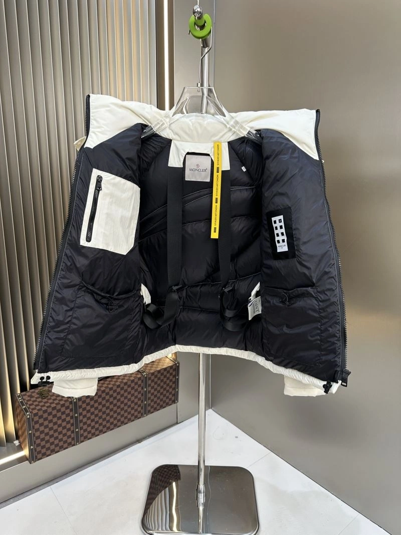 Moncler Down Jackets Trendsetting 145060