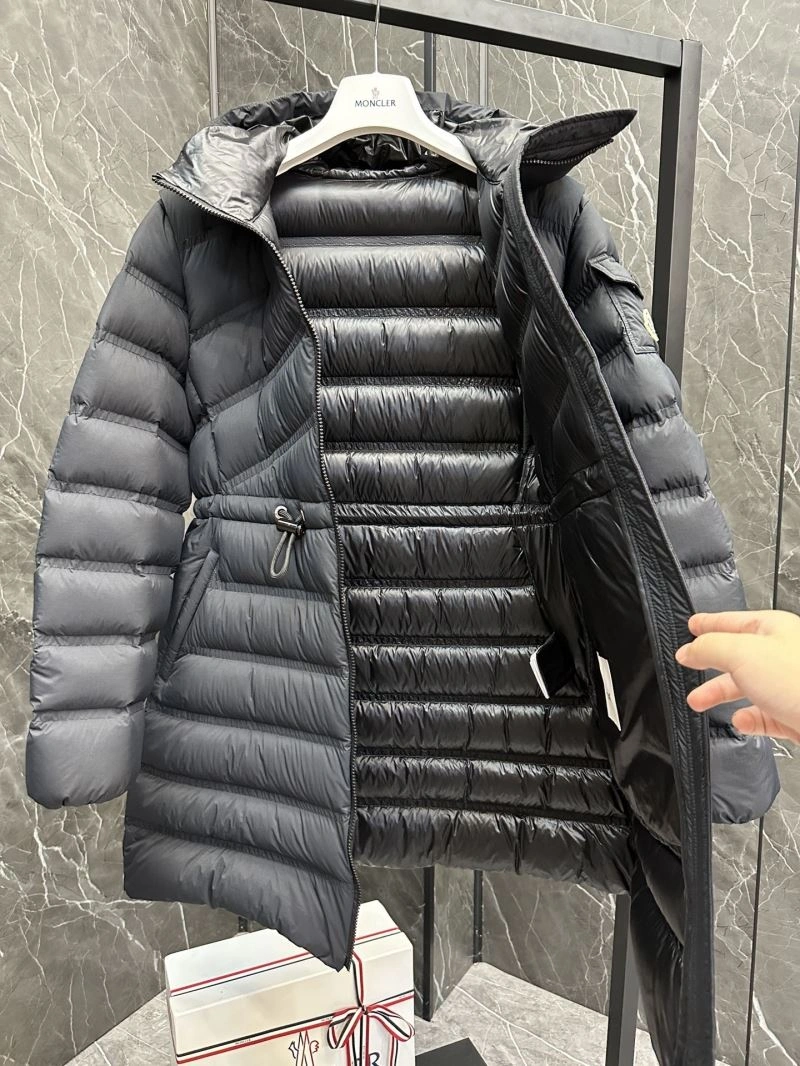 Moncler Down Jackets Trendsetting 145042