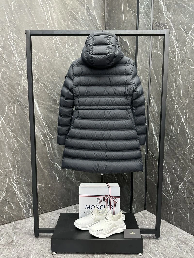 Moncler Down Jackets Trendsetting 145042