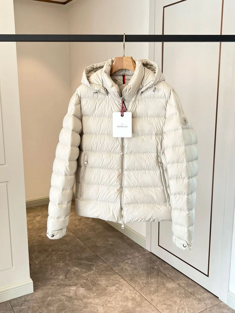 Moncler Down Jackets Sporty 145031