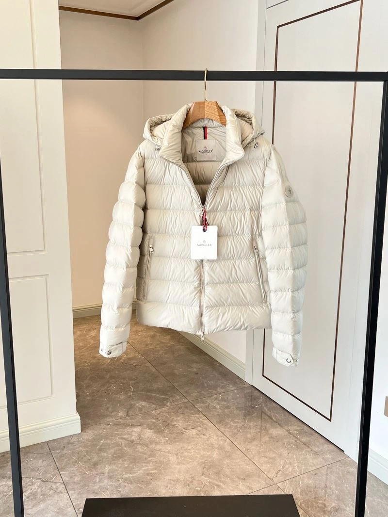 Moncler Down Jackets Sporty 145031