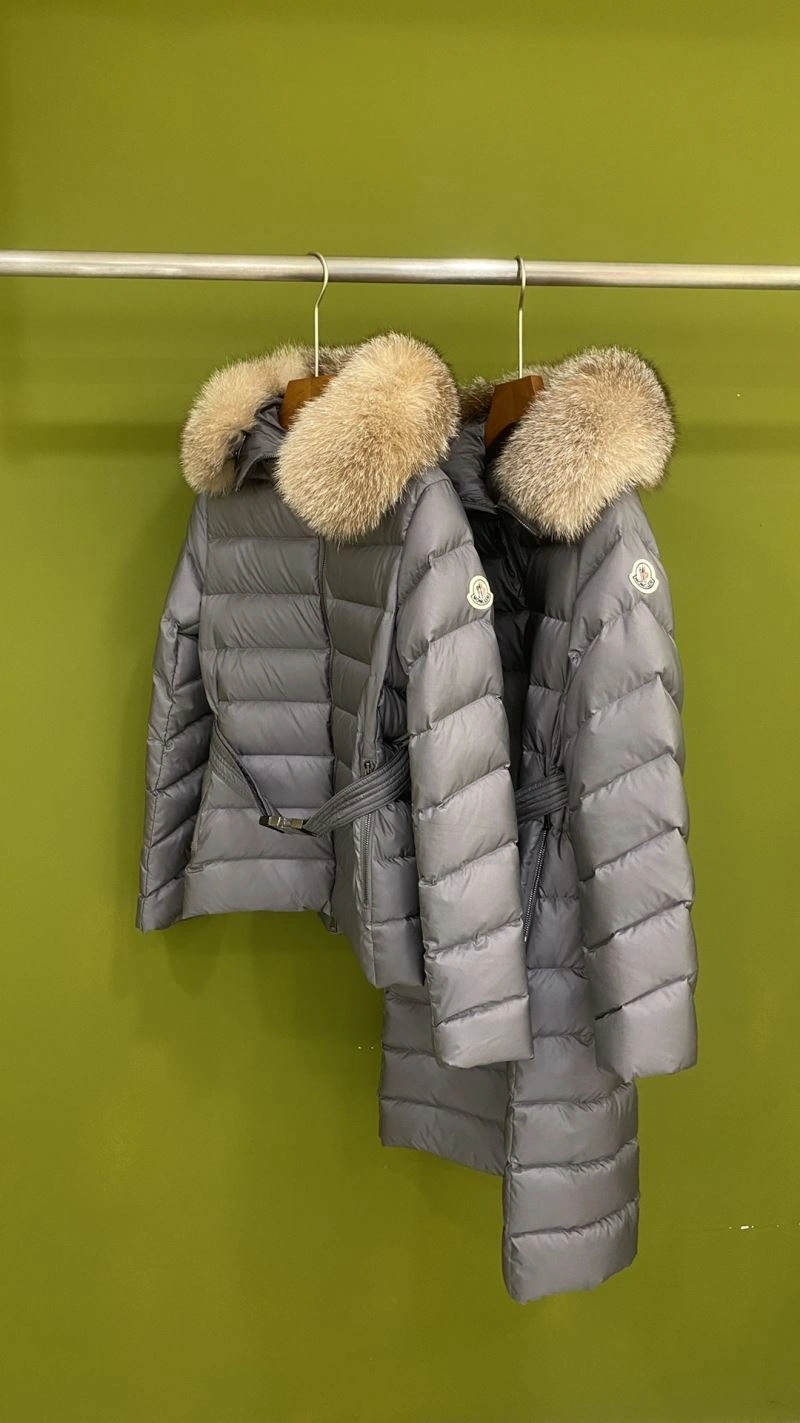 Moncler Down Jackets Vibrant 144972