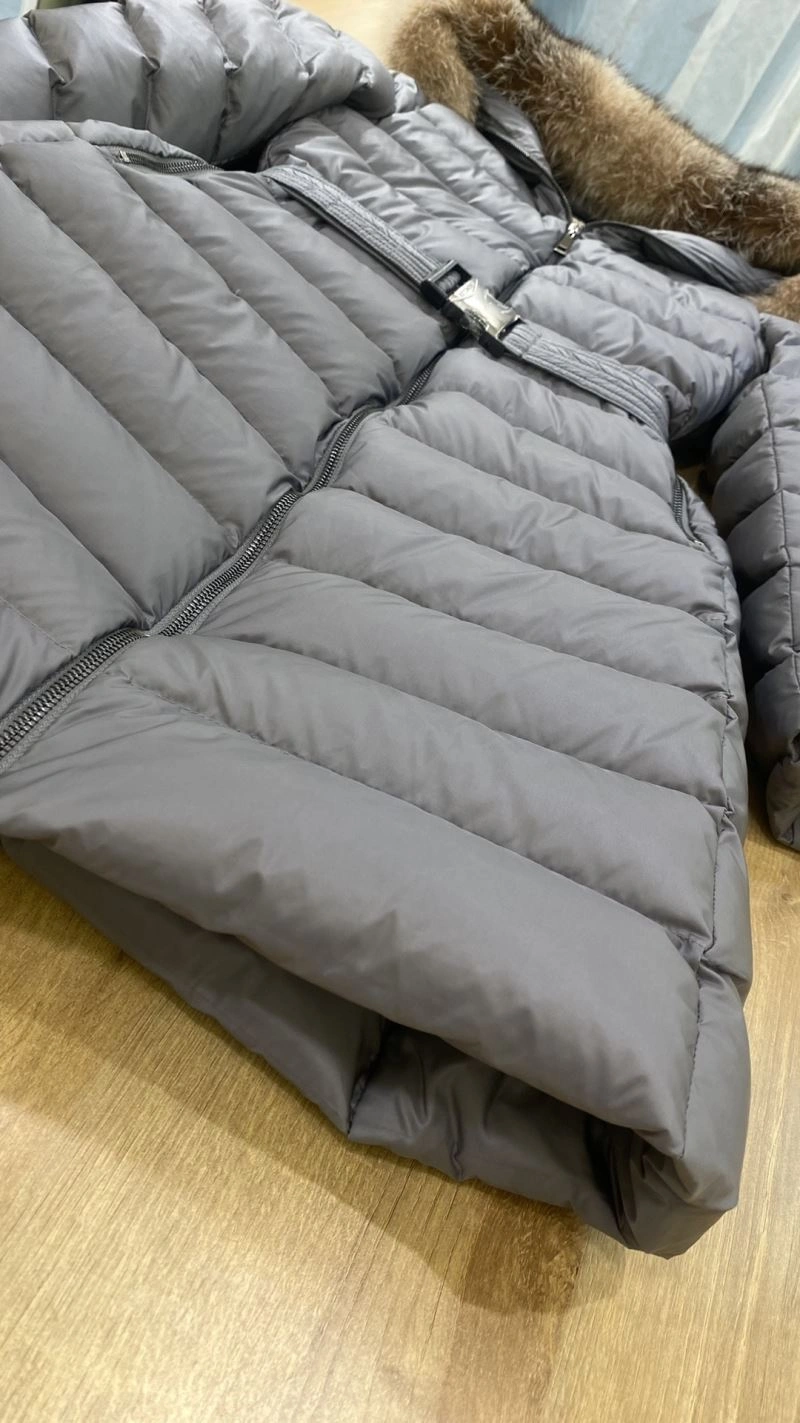 Moncler Down Jackets Vibrant 144972