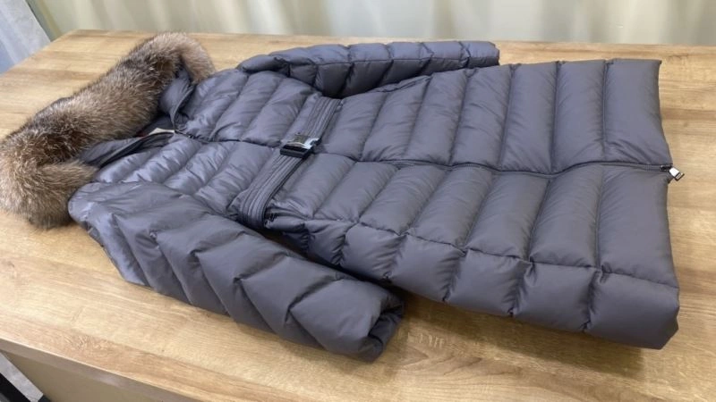 Moncler Down Jackets Vibrant 144972