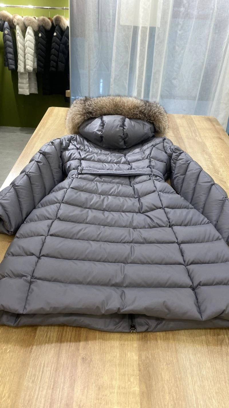 Moncler Down Jackets Vibrant 144972