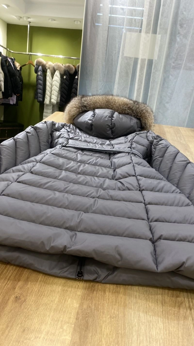 Moncler Down Jackets Vibrant 144972