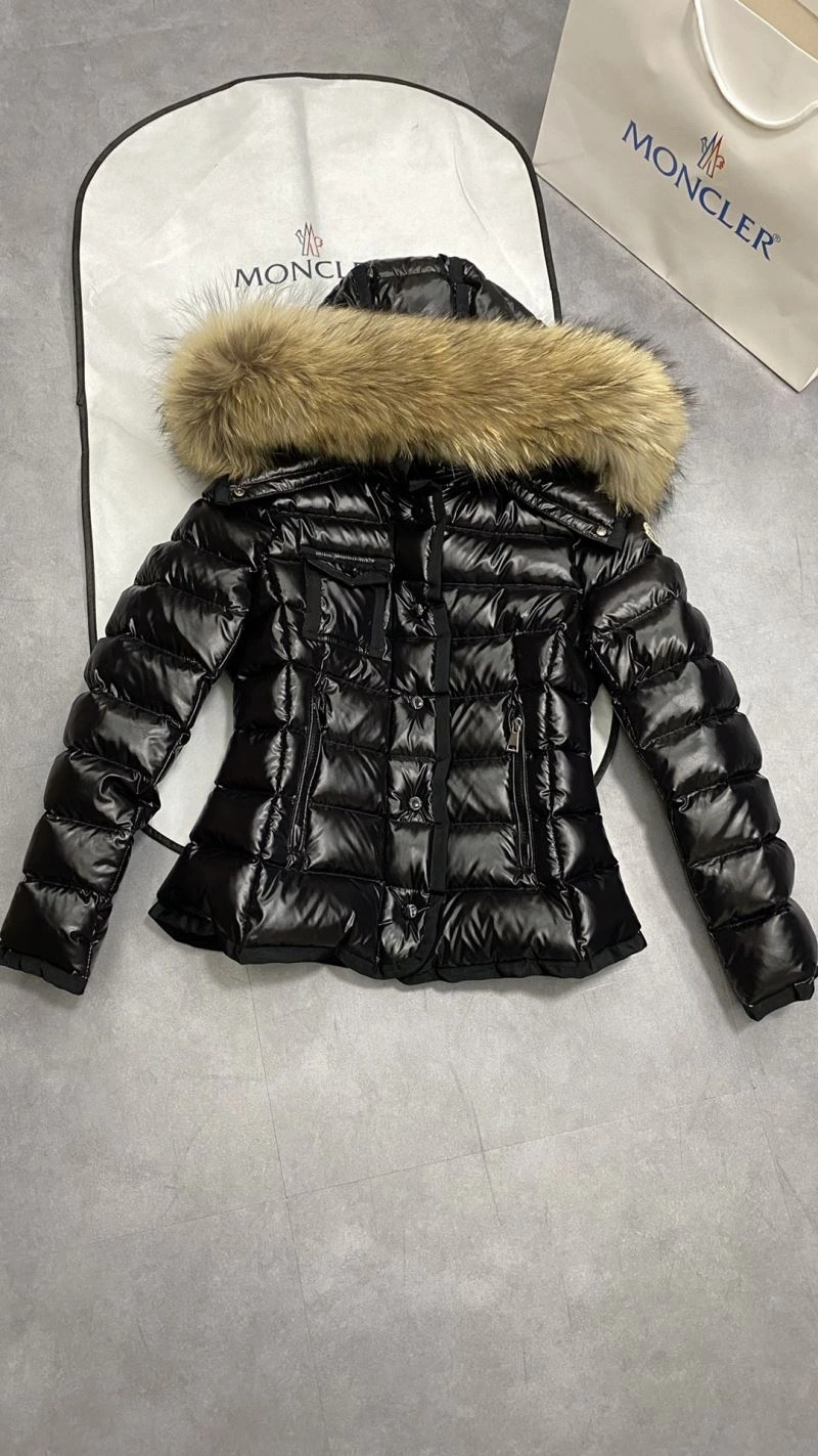 Moncler Down Jackets Trendsetting 144974