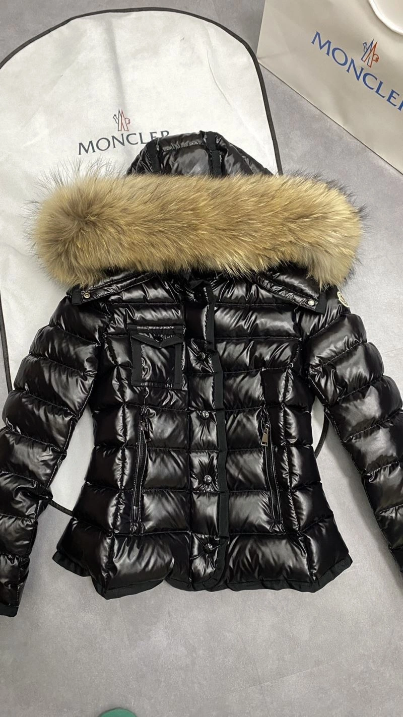 Moncler Down Jackets Trendsetting 144974