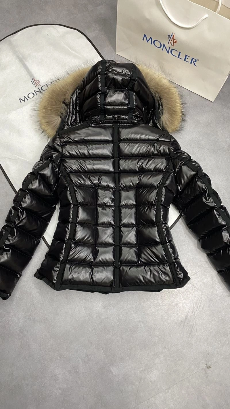 Moncler Down Jackets Trendsetting 144974