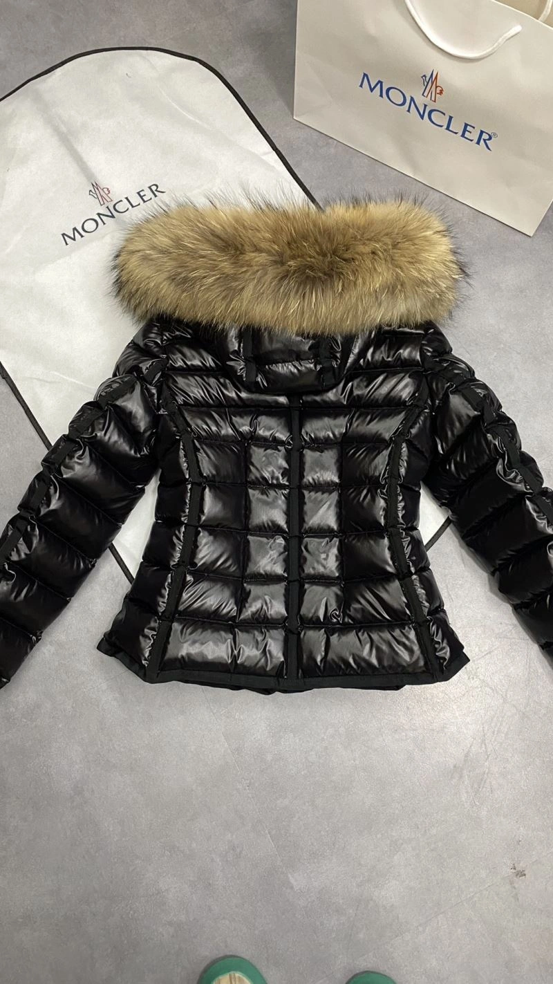 Moncler Down Jackets Trendsetting 144974