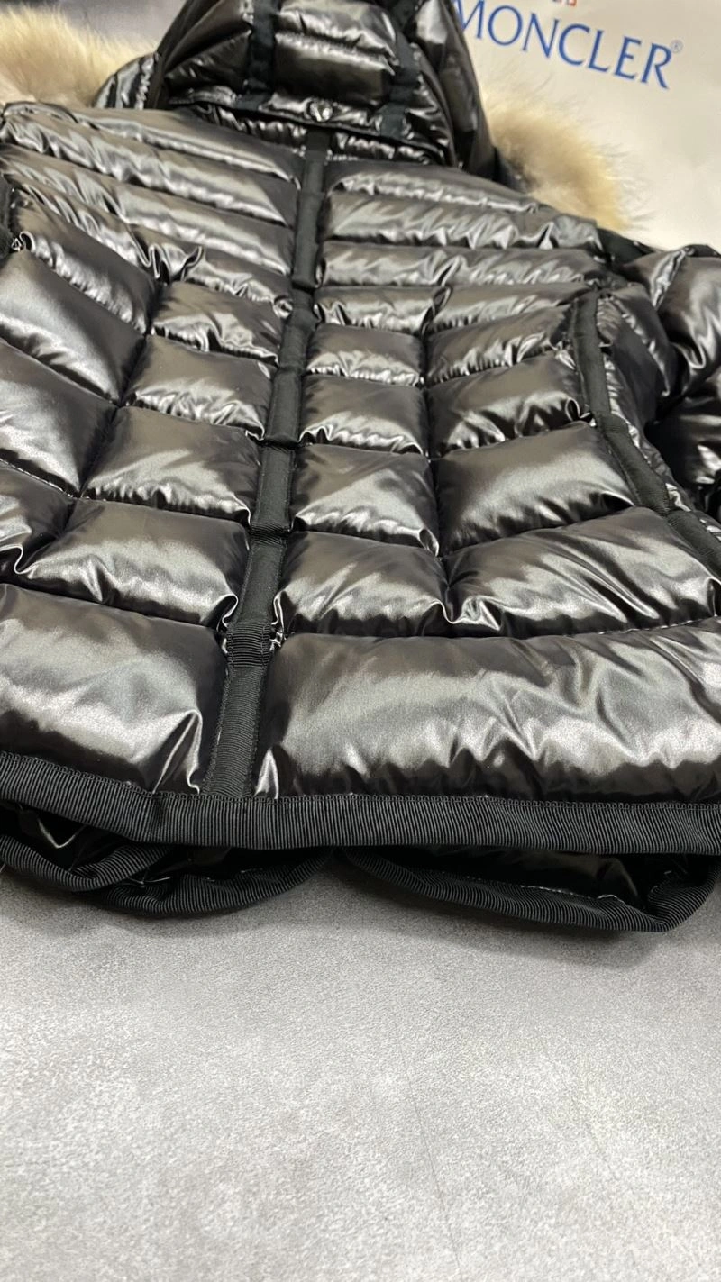 Moncler Down Jackets Trendsetting 144974