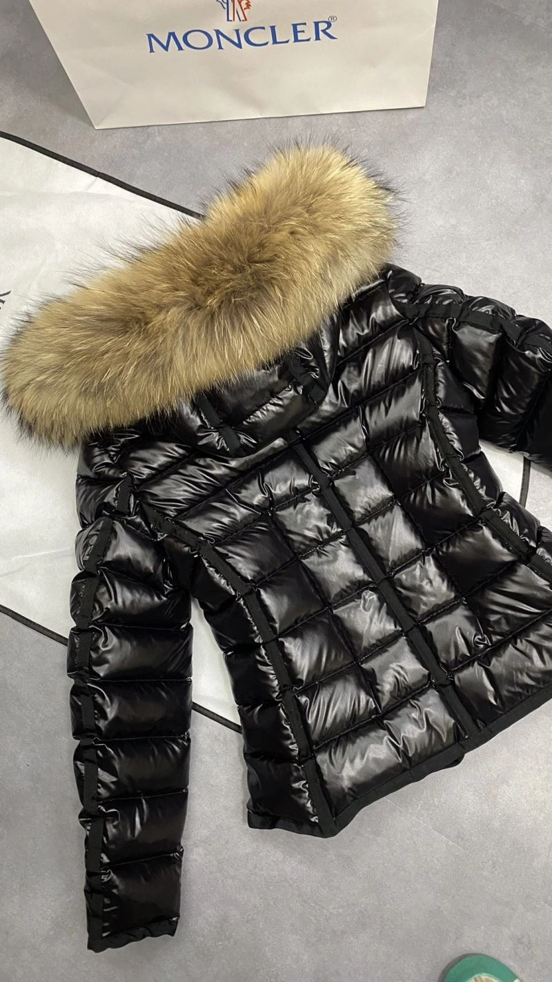 Moncler Down Jackets Trendsetting 144974