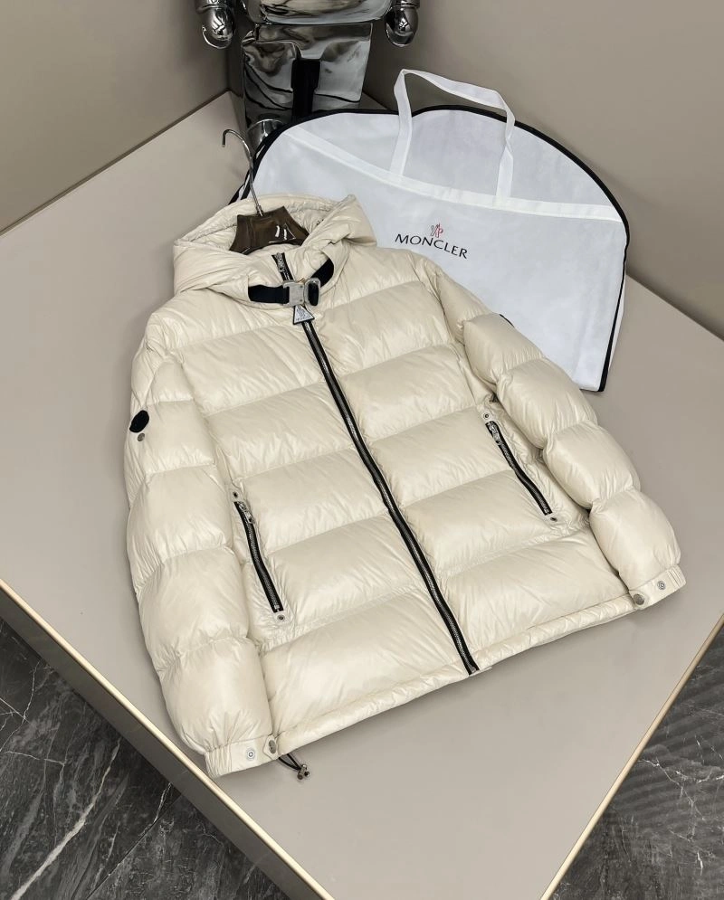 Moncler Down Jackets Supportive 144947