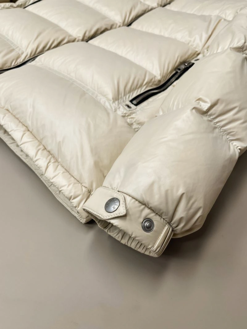 Moncler Down Jackets Supportive 144947