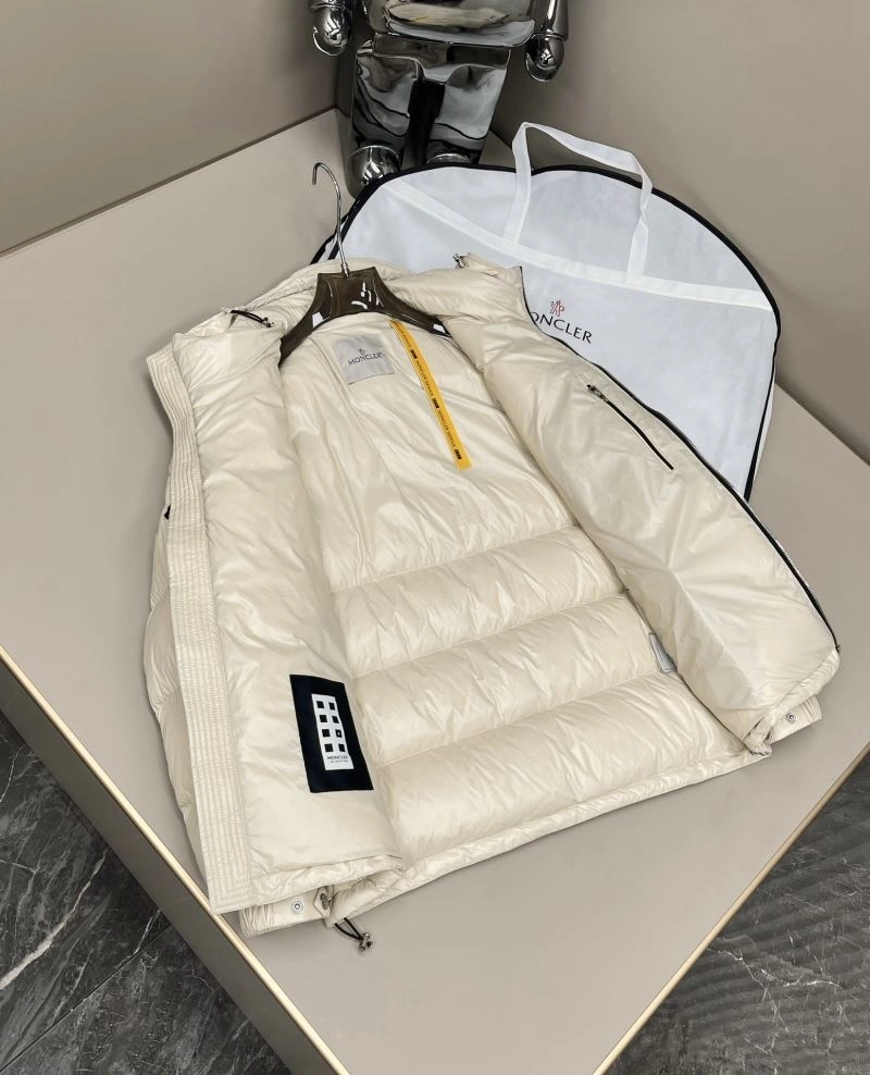 Moncler Down Jackets Supportive 144947