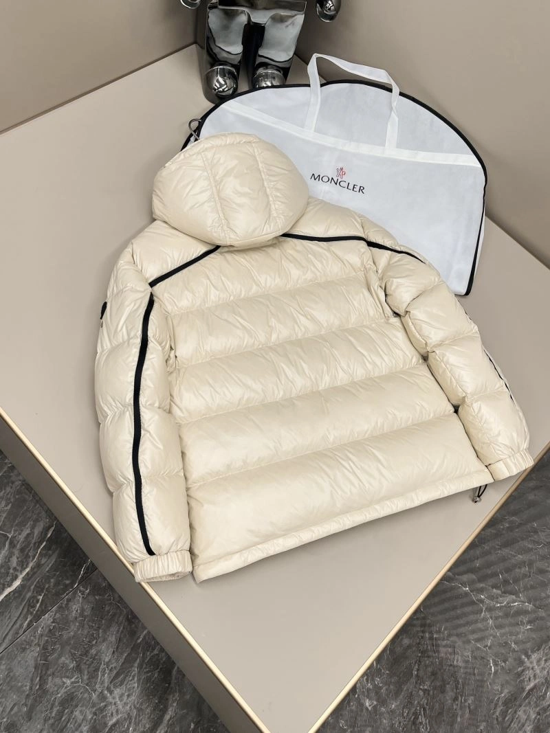 Moncler Down Jackets Supportive 144947