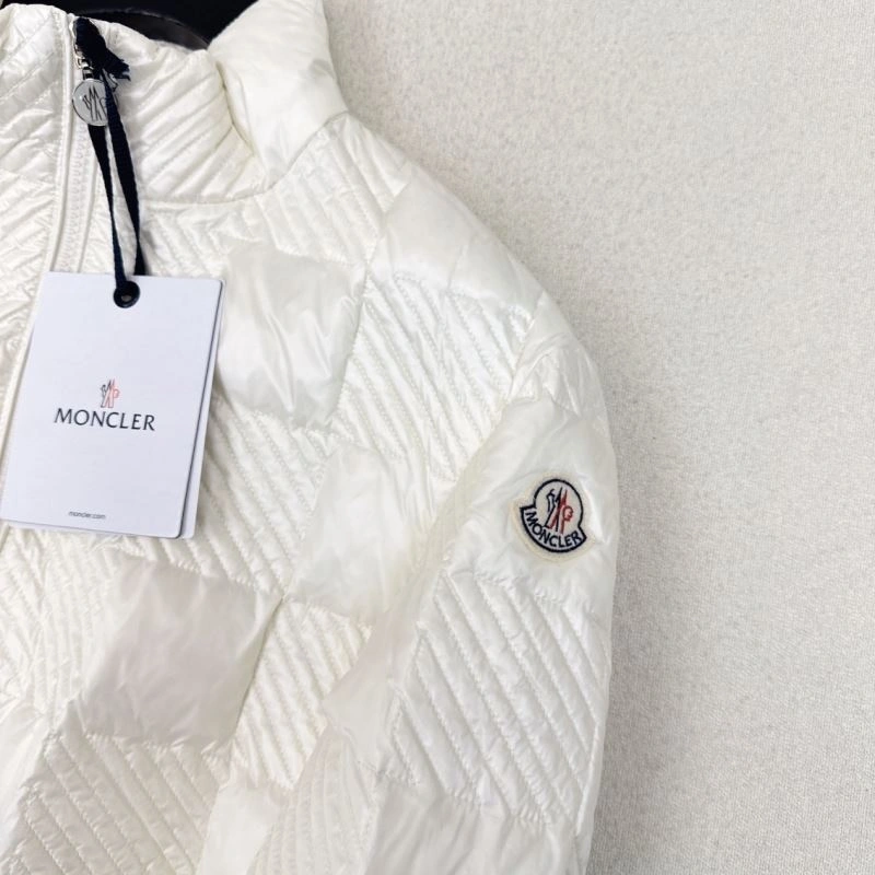 Moncler Down Jackets Sophisticated 144935