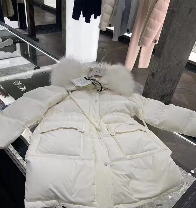 Moncler Down Jackets TravelReady 144932