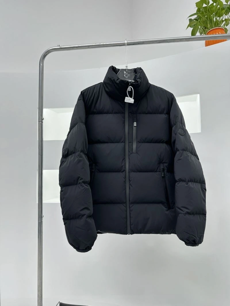 Moncler Down Jackets Durable 144912