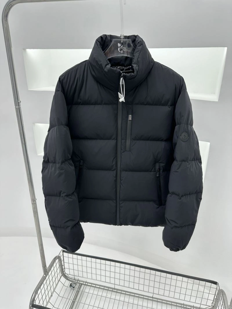 Moncler Down Jackets Durable 144912