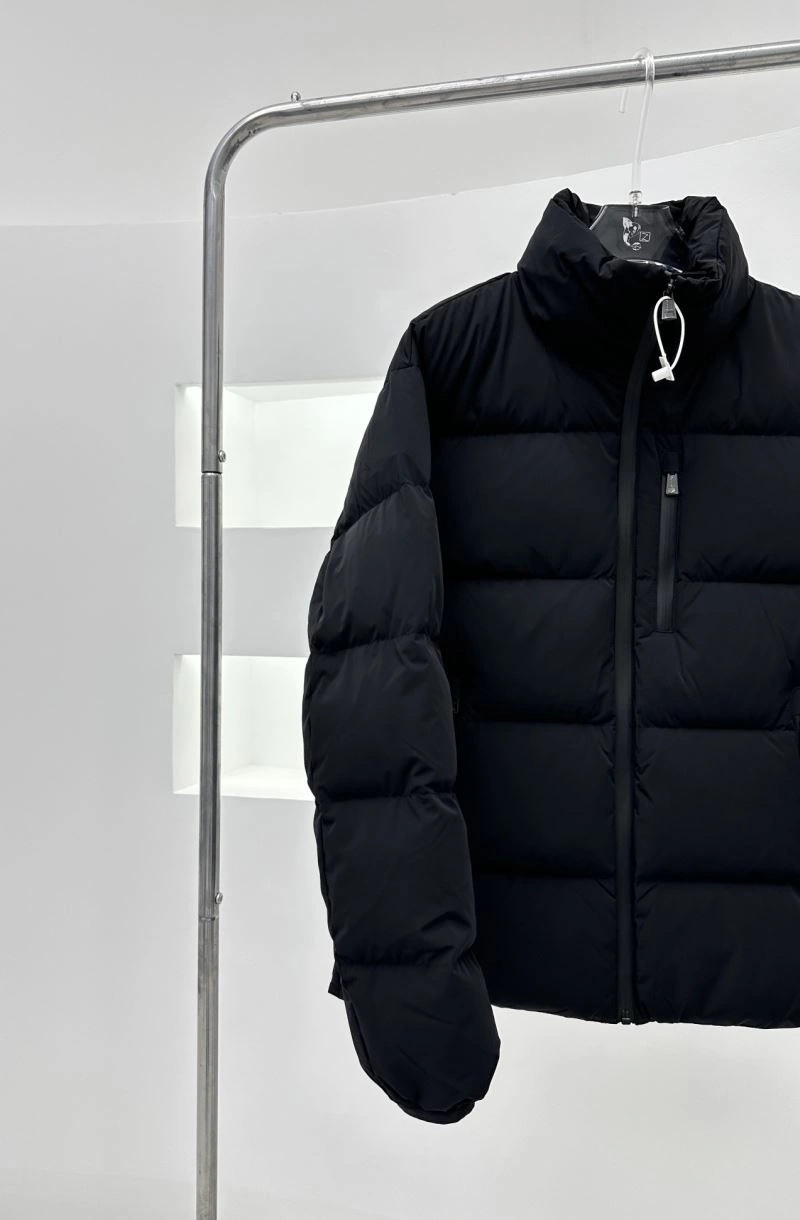 Moncler Down Jackets Durable 144912