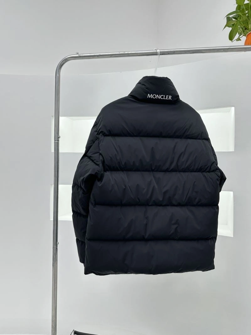 Moncler Down Jackets Durable 144912