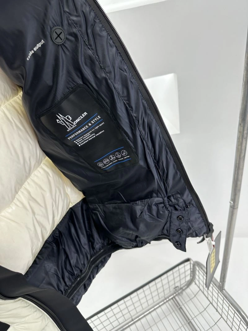 FlexibleFit Moncler Down Jackets 144888