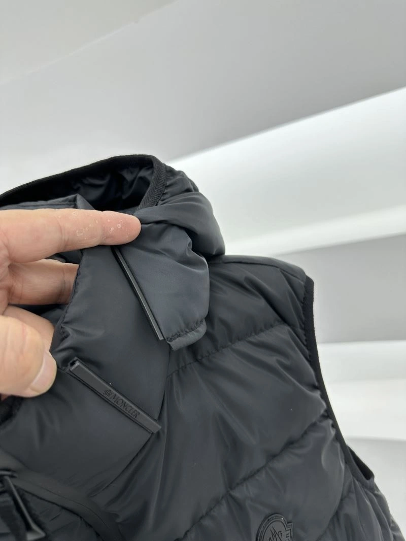 WaterResistant Moncler Down Jackets 144886