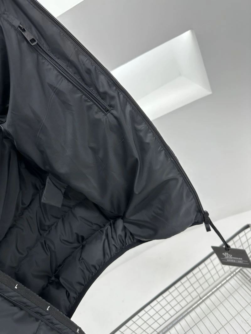 WaterResistant Moncler Down Jackets 144886