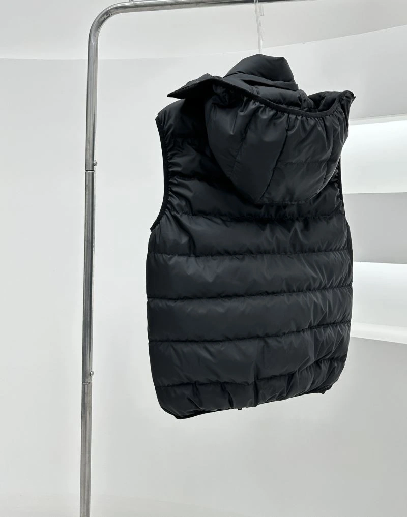 WaterResistant Moncler Down Jackets 144886