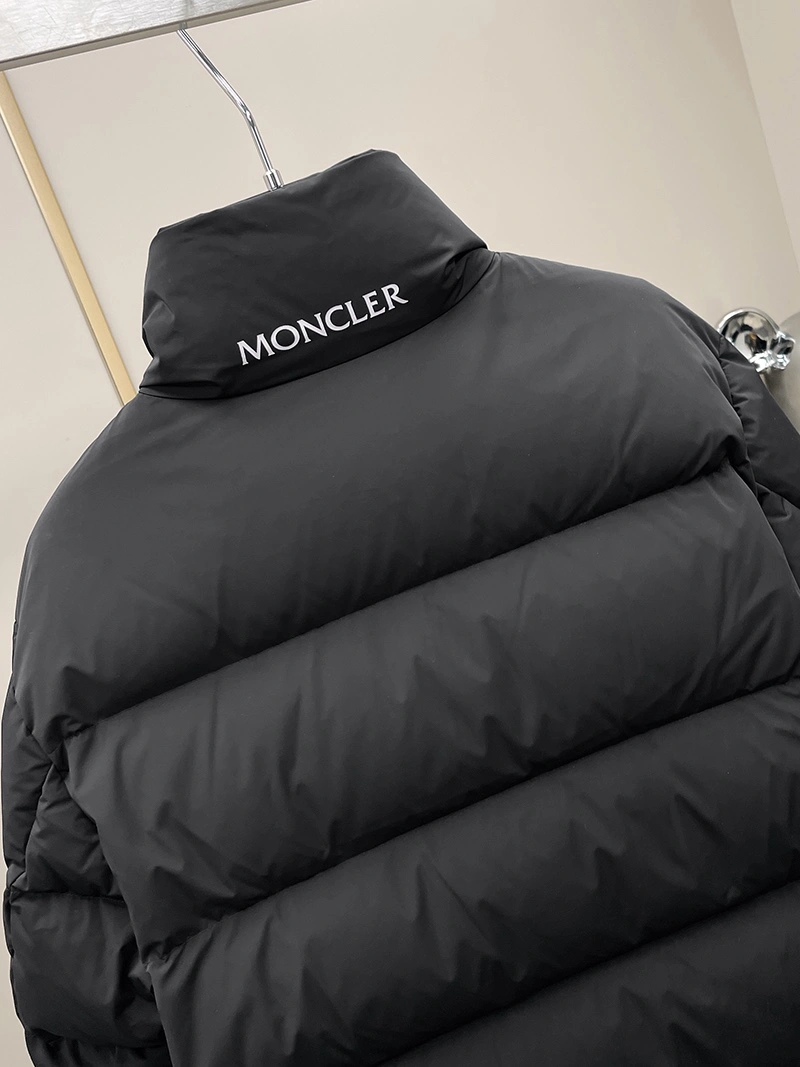 Moncler Down Jackets Sophisticated 144884