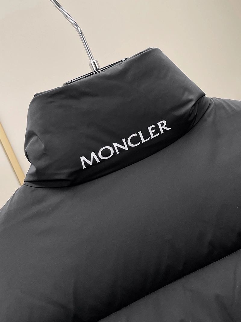 Moncler Down Jackets Sophisticated 144884