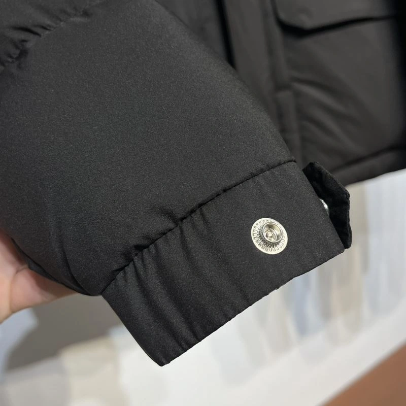 Moncler Down Jackets Sleek 144869