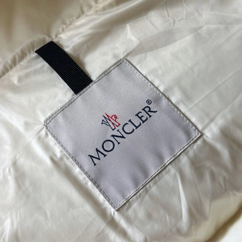 Moncler Down Jackets Colorful 144873