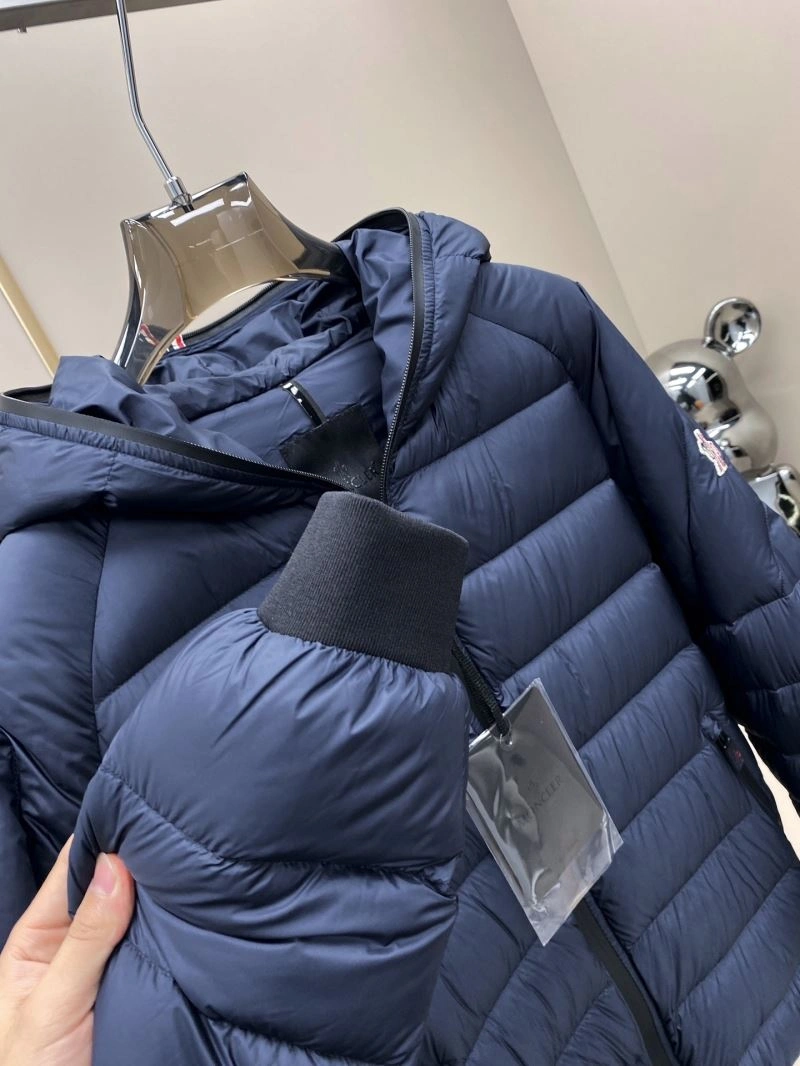 Moncler Down Jackets Sporty 144860