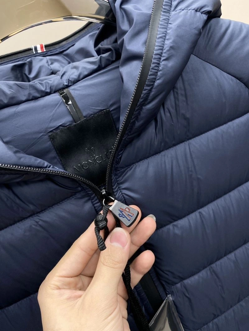 Moncler Down Jackets Sporty 144860