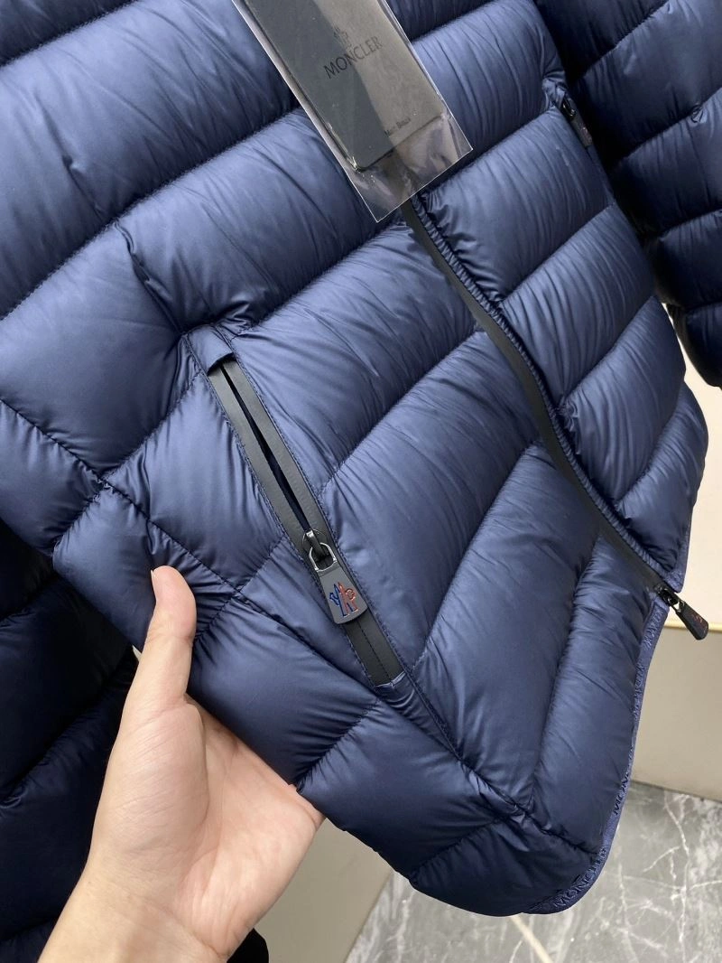 Moncler Down Jackets Sporty 144860