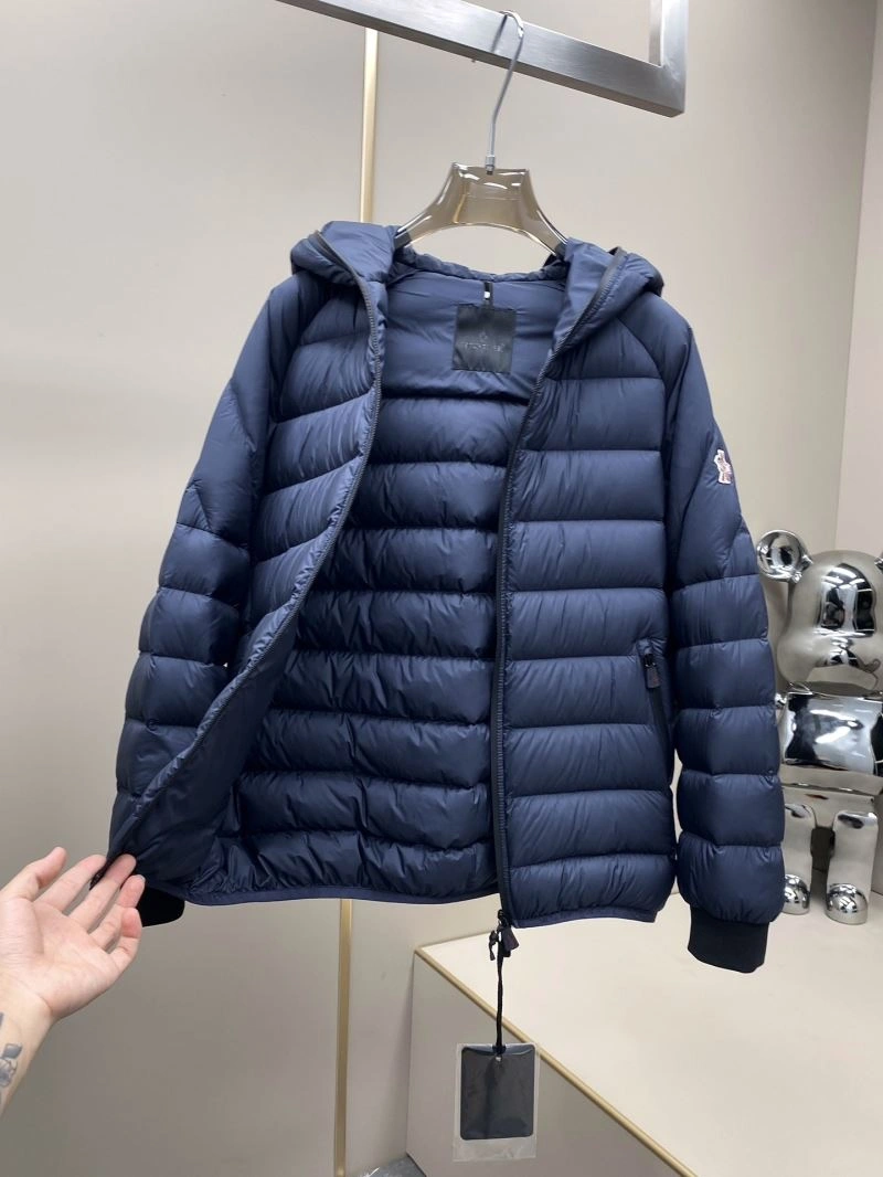 Moncler Down Jackets Sporty 144860