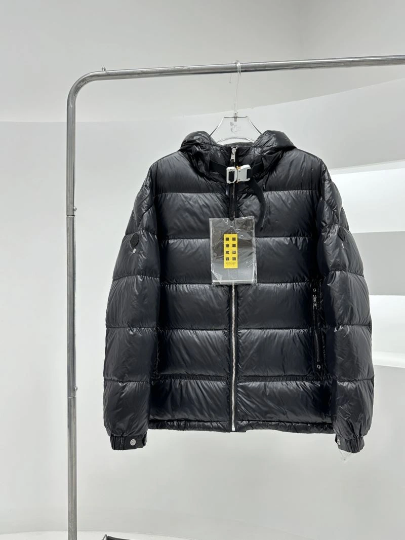Moncler Down Jackets Sophisticated 144841