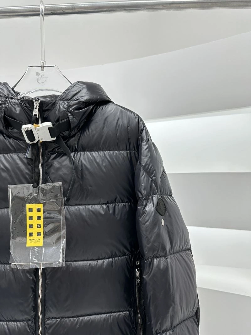 Moncler Down Jackets Sophisticated 144841