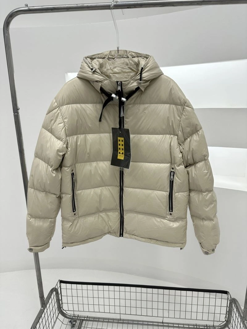 Moncler Down Jackets Sophisticated 144838