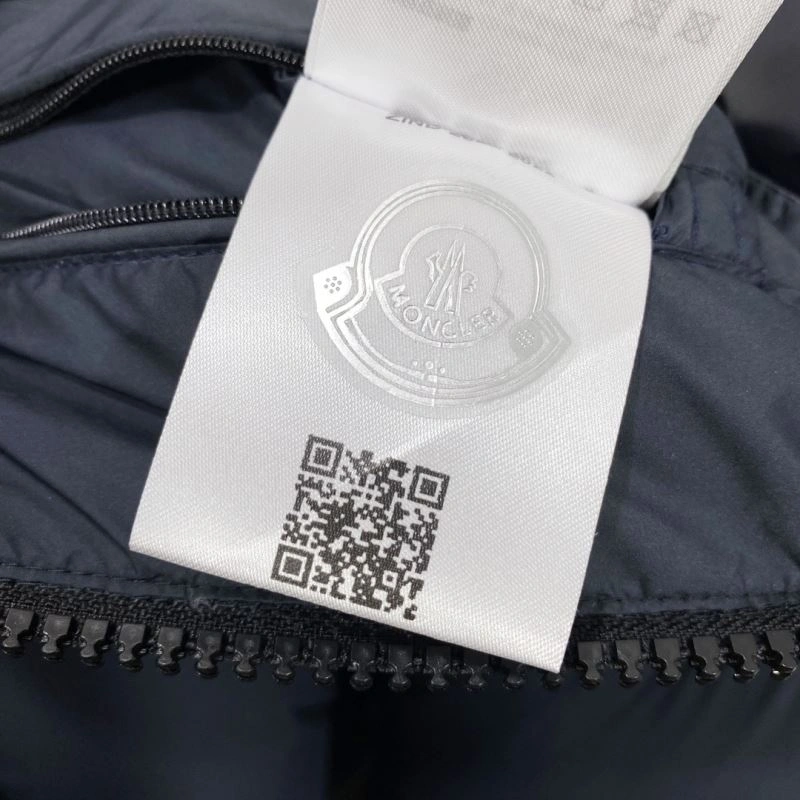 Moncler Down Jackets Sleek 144812