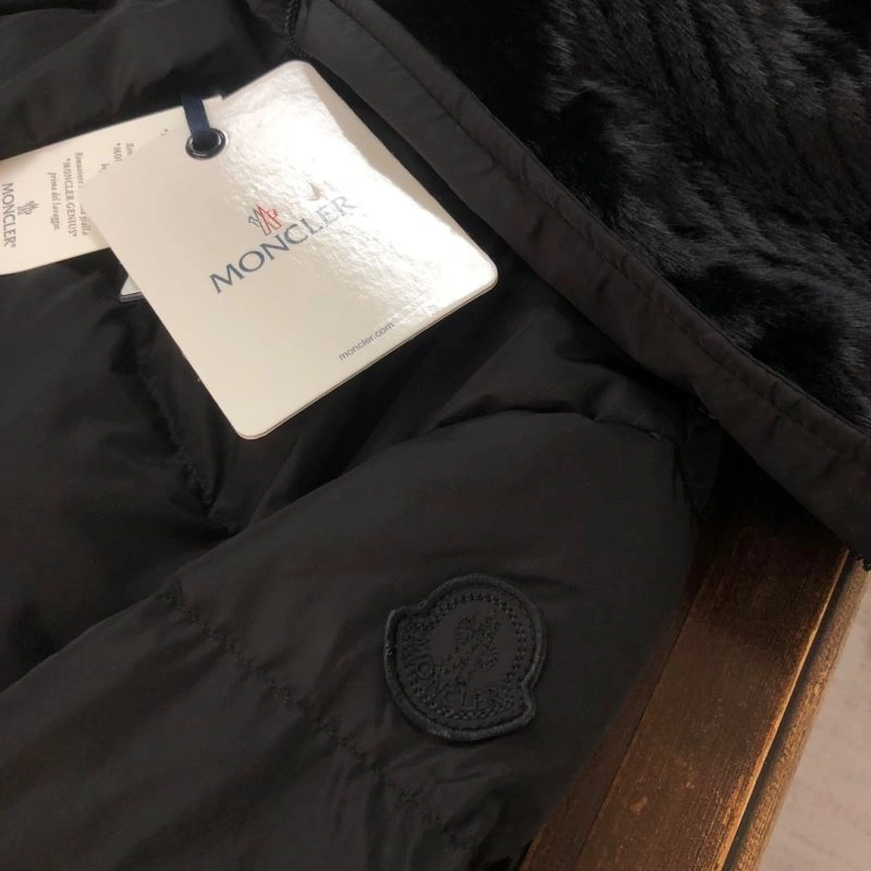 Moncler Down Jackets SmoothTexture 144802