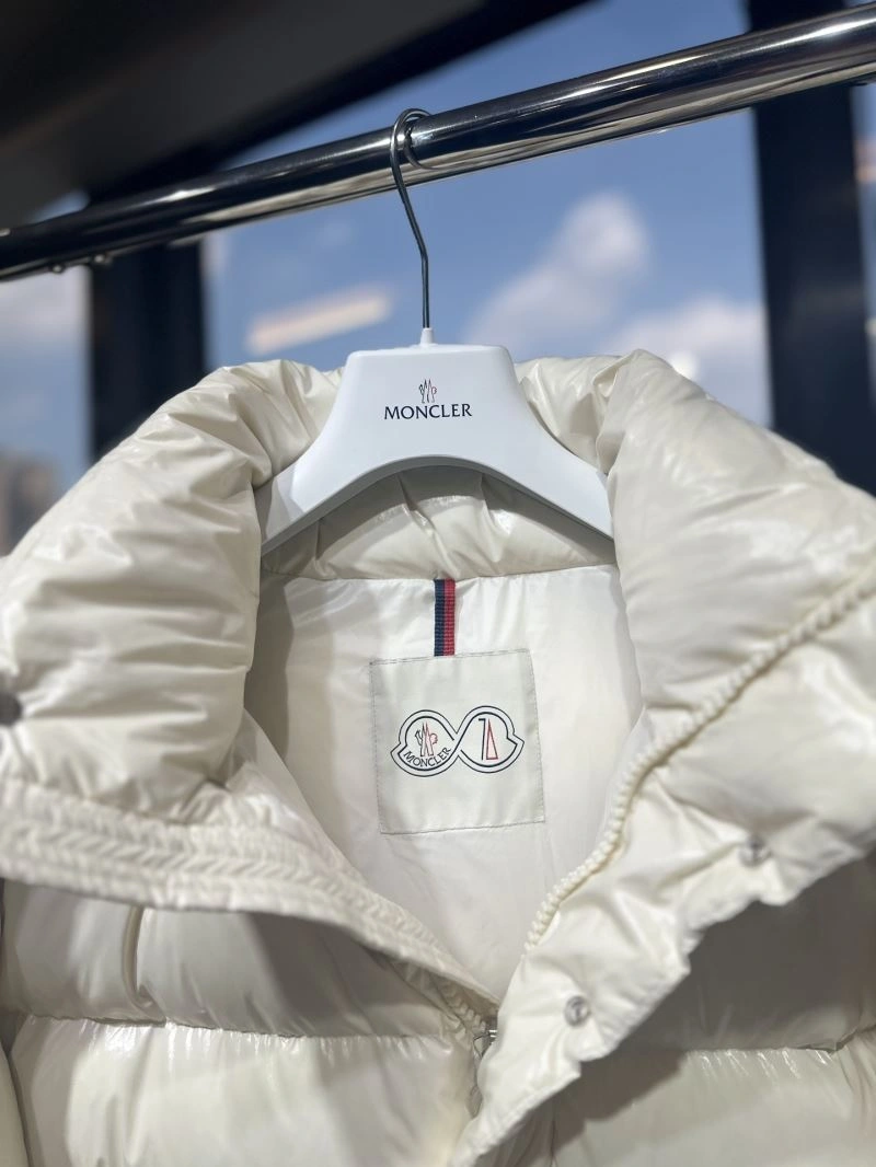 Moncler Down Jackets EasyMatch 144797